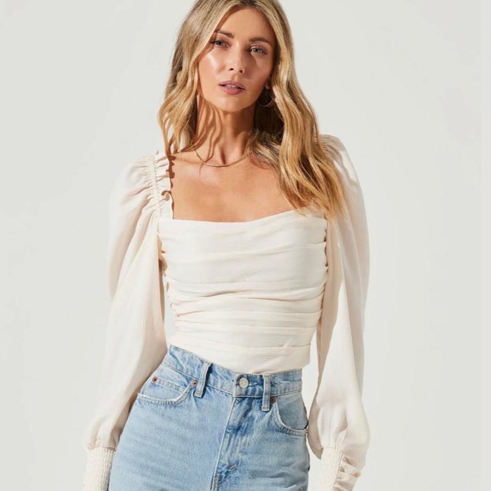 ASTR small cream puff sleeve square neck top
